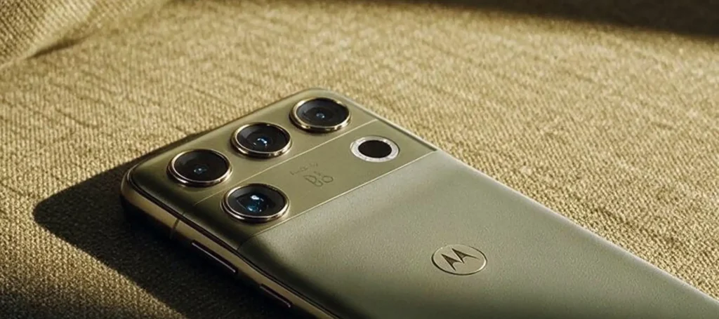 Motorola Signature 27 flagship smartphone with four rear cameras and premium design